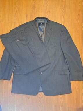 Kenneth Cole 2 Piece Suit Mens 46R 40x29 Gray Striped Wool